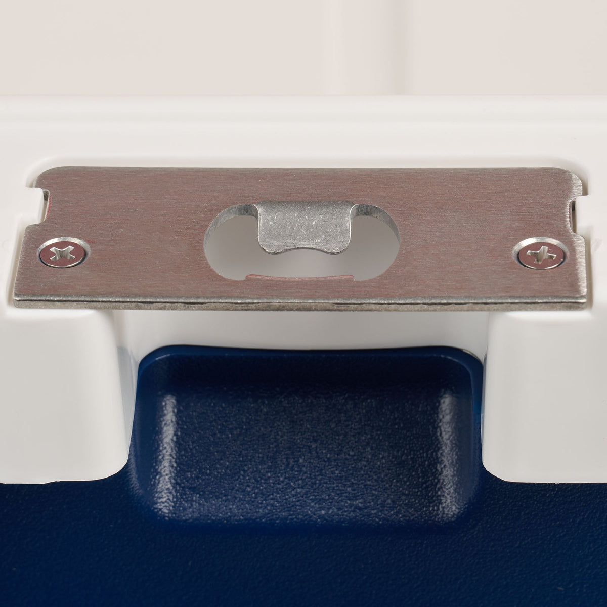 trailmate-75-qt-roller-cooler-x5 00035111-BO.jpg