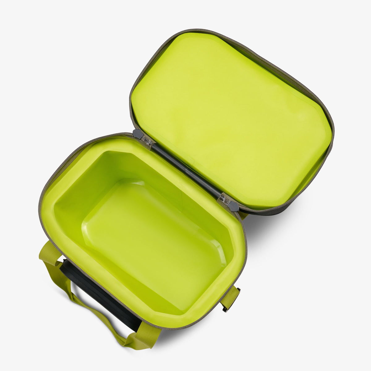 trailmate-18-can-cooler-bag-j6 00066772-O2.jpg
